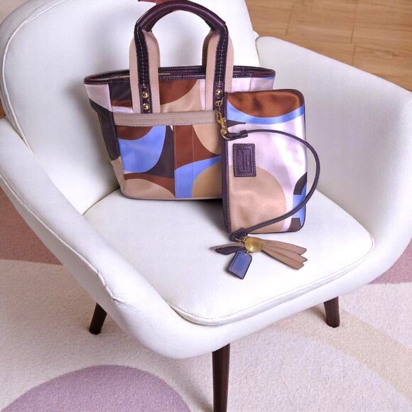 Coach Handbags - Vintage COACH Hamptons Bag in Scarf Print and matching Wristlet Set